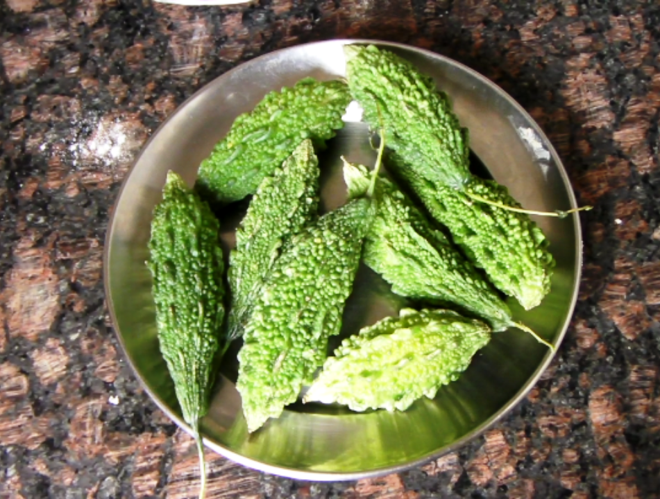  Bharwa Karela / Easy Low Fat Stuffed Karela Recipe 