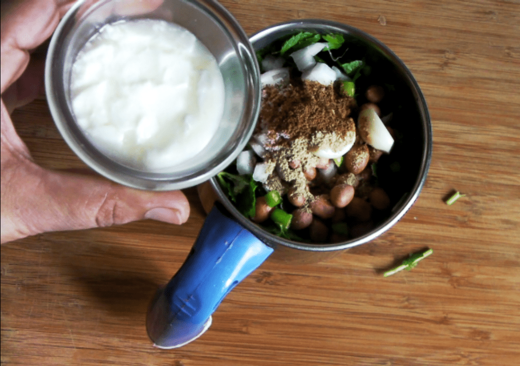 Coriander-Mint Chutney Made With Curd