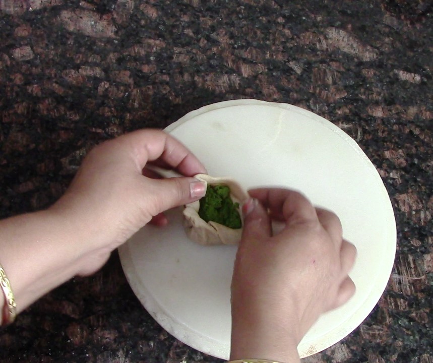 green peas stuffed masala poori