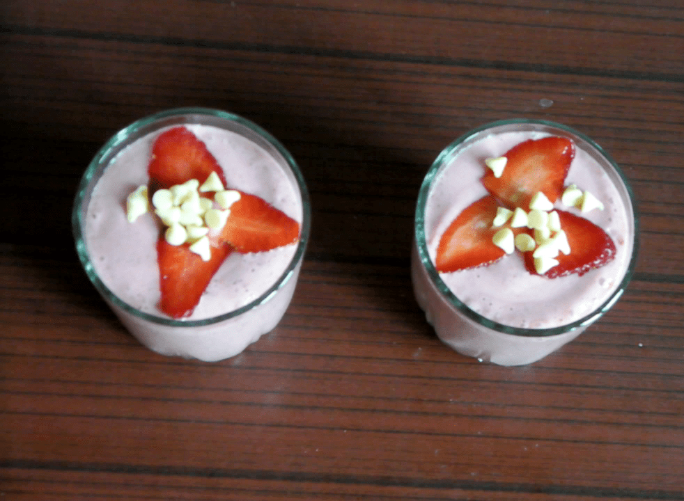 Easy And Creamy Strawberry Smoothie