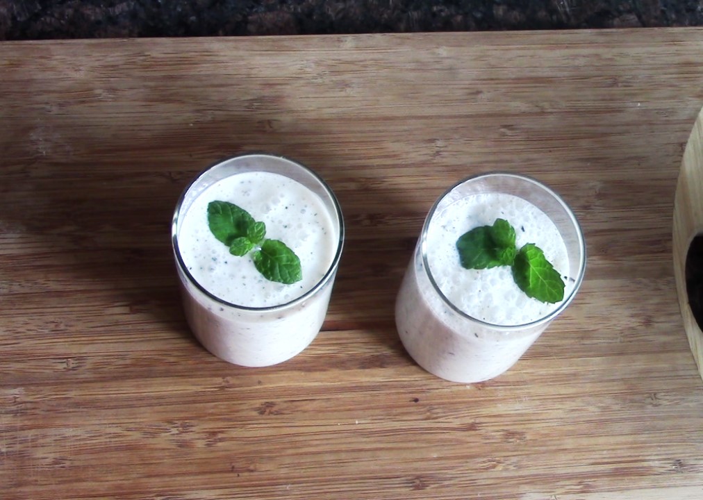 Mint Masala Lassi / Pudine Wali Thandi Chaas