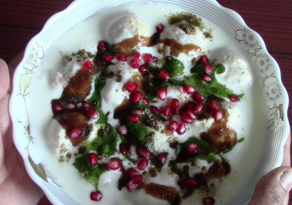 Soft Dahi Bhalle / Street Style Dahi Vada Chaat