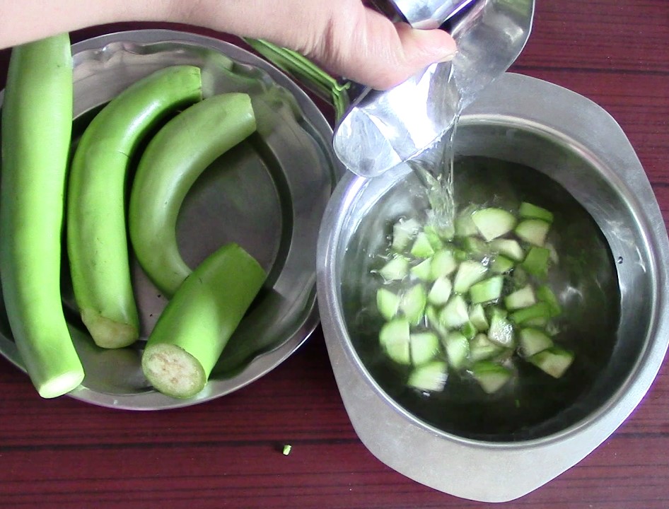 Green Brinjal Dry Veg / Hare Baingan Ki Sabji / Eggplant Curry