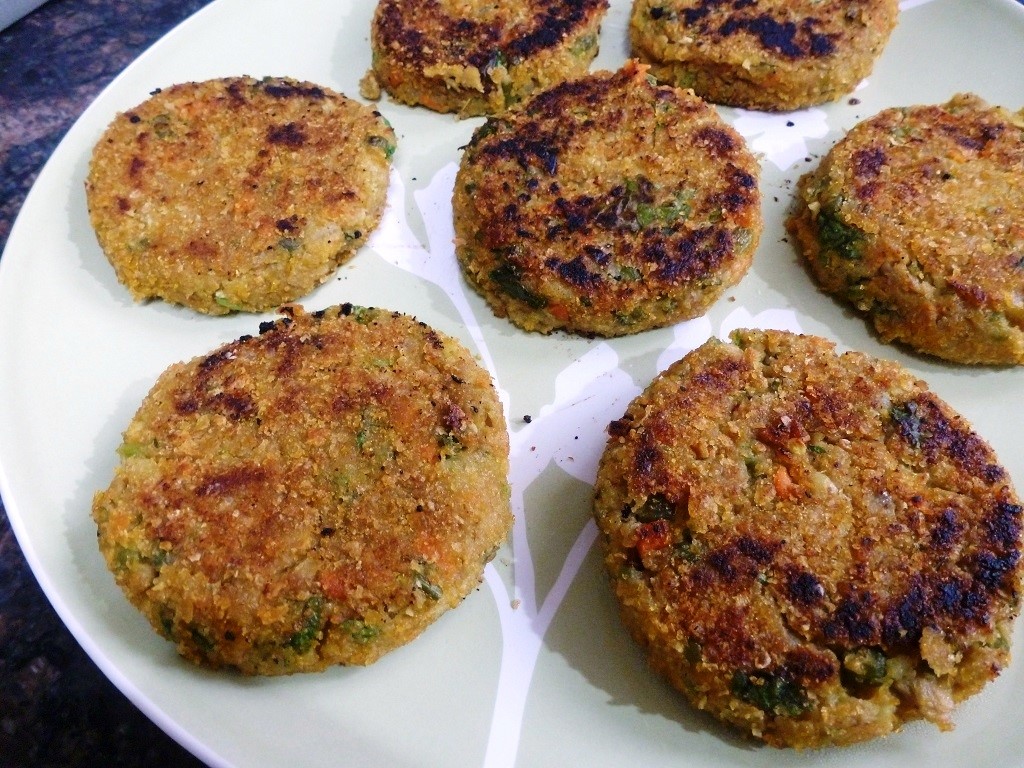 Healthy burger with soya patties / Nutrela soya granules cutlet recipe