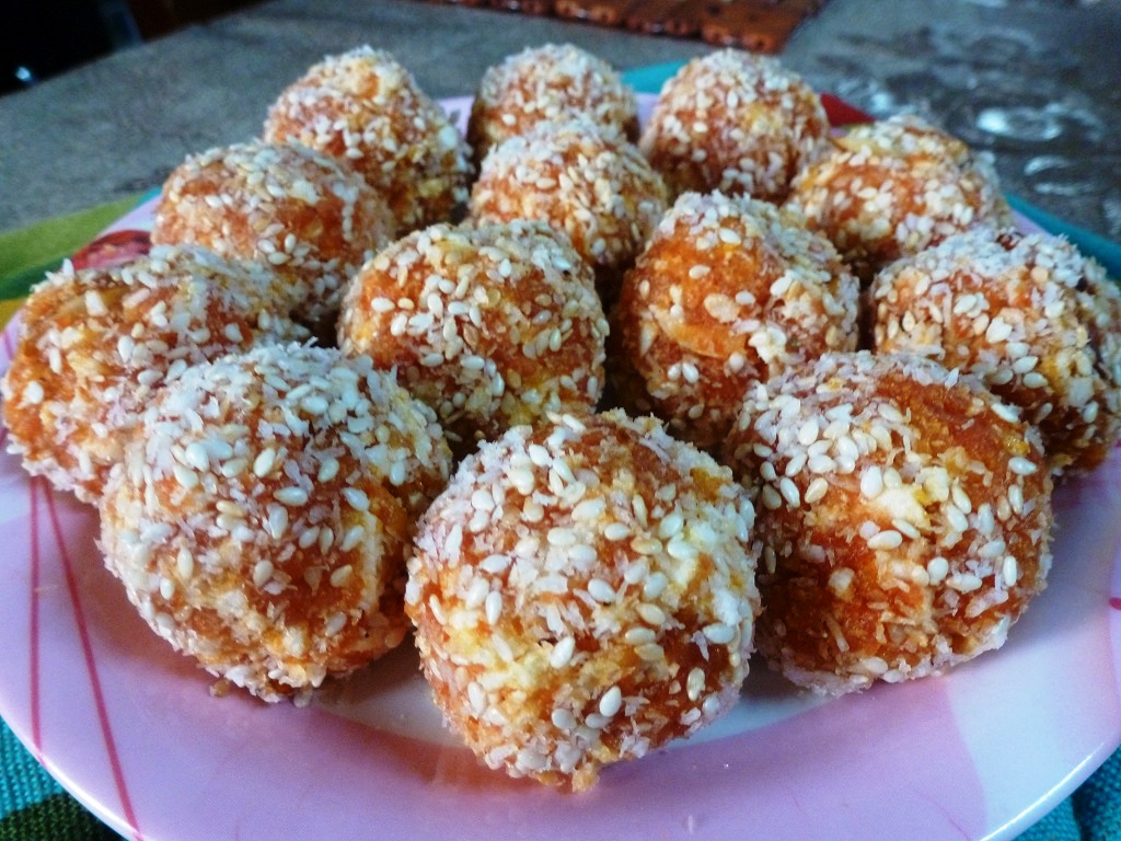 Quick Carrot Paneer Ladoo | Calcium and Protein Rich Sweet Recipe