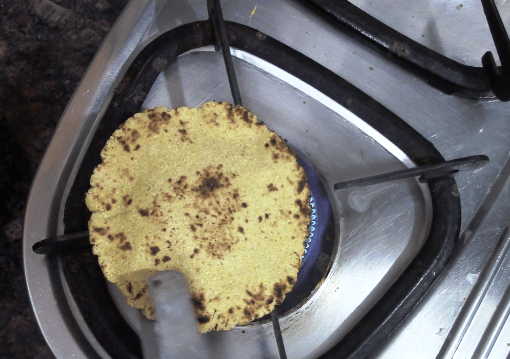 Makka ki roti / Maize flour chapatti