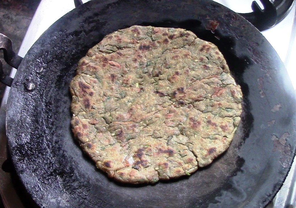 Bajra thepla with leftover dal/Bajra methi na debra