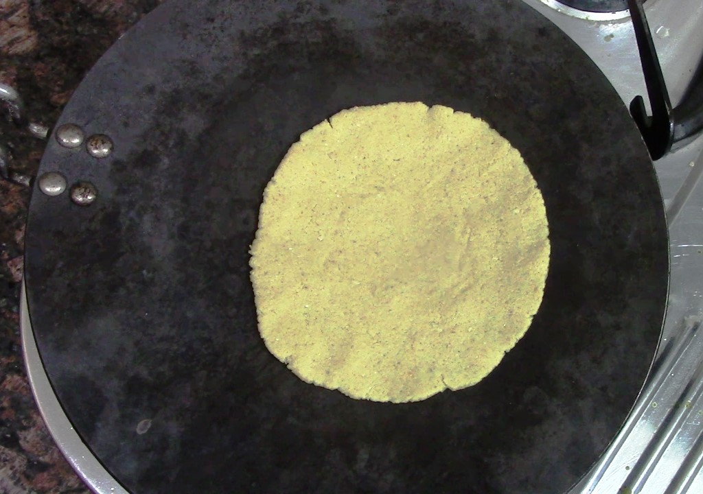 Makka ki roti / Maize flour chapatti