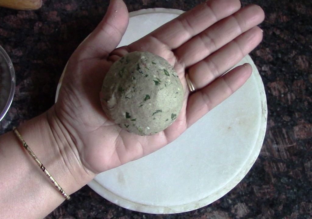 Bajra thepla with leftover dal/Bajra methi na debra