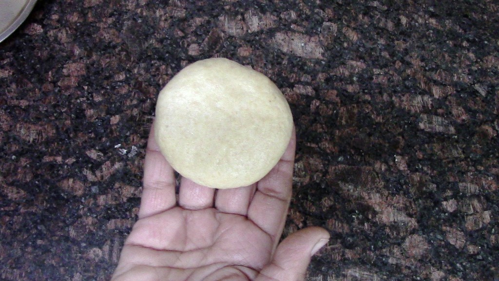 Eggless Stuffed Mawa Sweet Buns | Bakery Style Thengai Bun