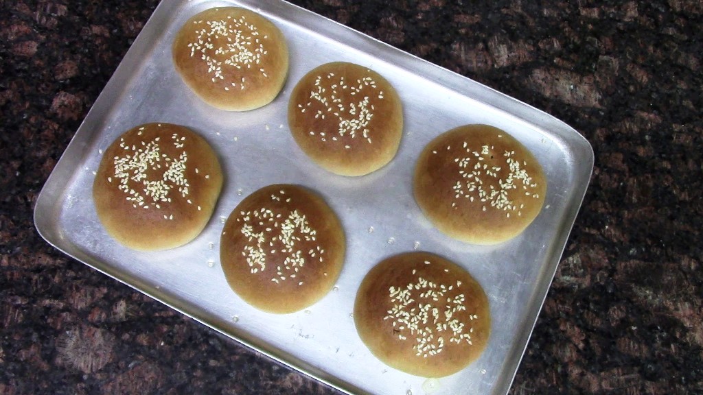 Eggless Stuffed Mawa Sweet Buns | Bakery Style Thengai Bun