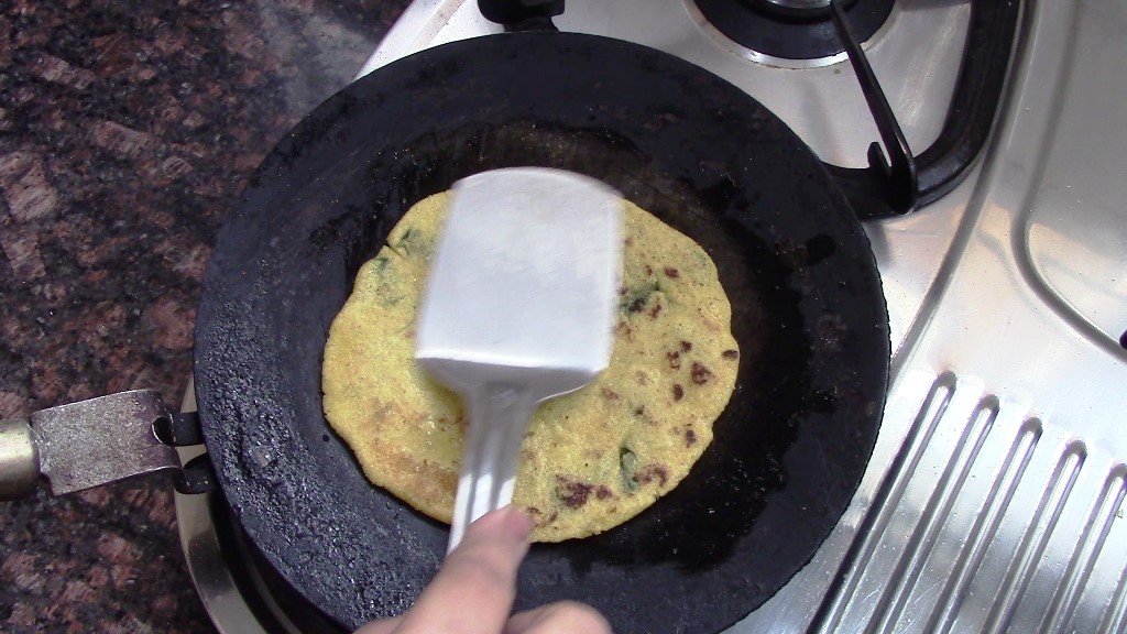 Aloo Methi Stuffed Makki Ka Paratha |  Easy Punjabi Style Stuffed Pratha