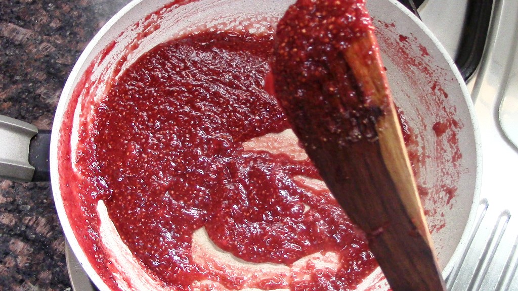 How to Make Strawberry Jam With Chia Seeds(Sugar-Free)