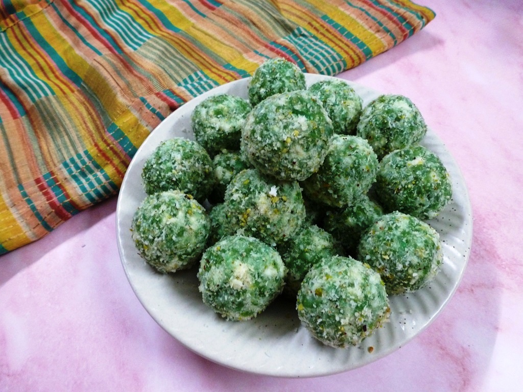 lauki paneer and coconut ladoo