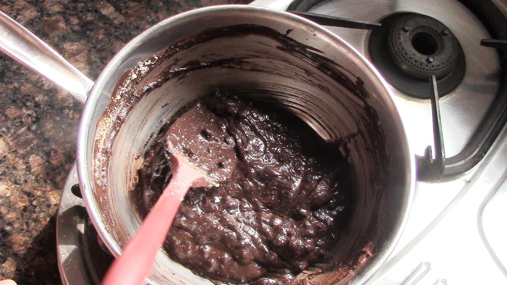 How to Make Sugar-Free Vegan Dark Chocolate Fudge