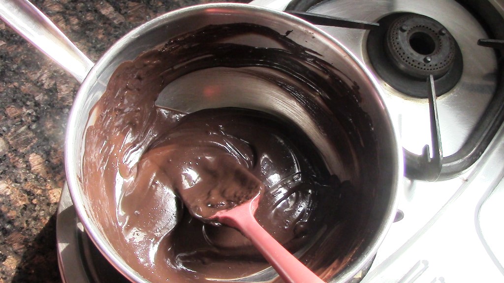 How to Make Sugar-Free Vegan Dark Chocolate Fudge