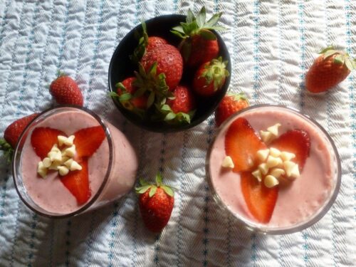 Easy & Creamy Weight Loss Strawberry Smoothie Recipe 4 main3 Healthically Kitchen