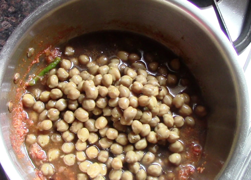 Pindi Choley | Easy Punjabi Style Chole Masala Recipe