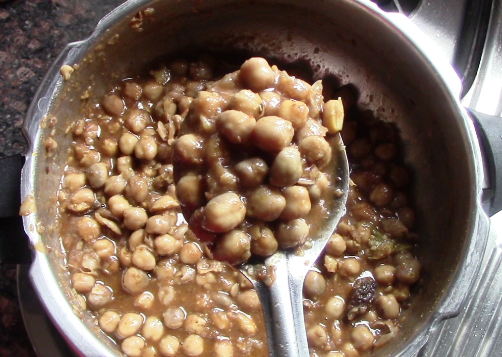 Pindi Choley | Easy Punjabi Style Chole Masala Recipe