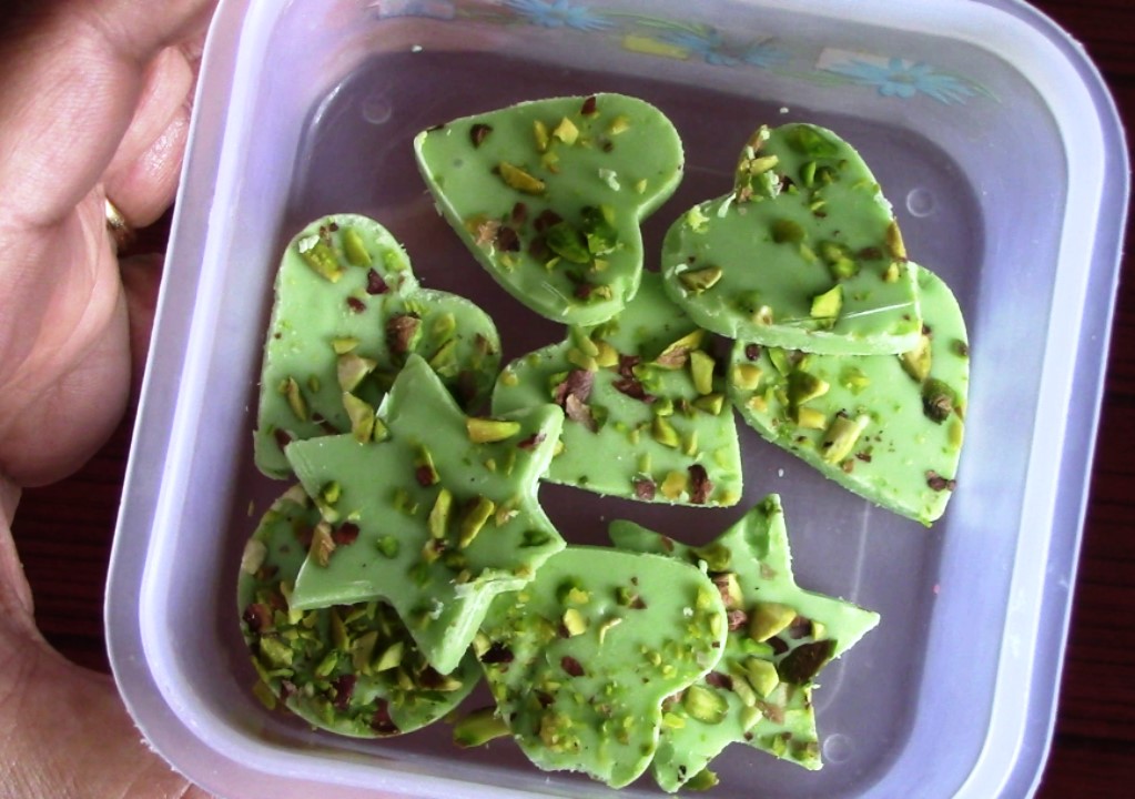  Homemade Flavoured Chocolate (With And Without Chocolate Mold)