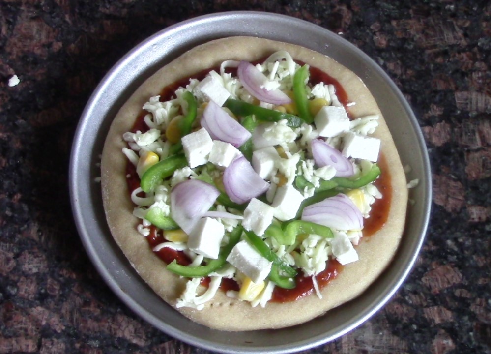 Personal Pizza With Paneer And Corn / Overnight Pizza Dough Recipe