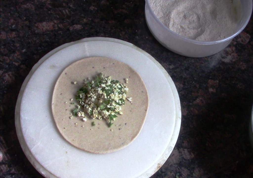 Stuffed Paneer Paratha| High Protein Breakfast Recipe