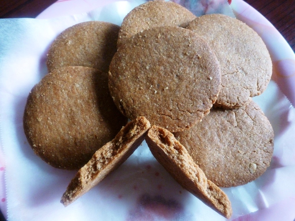 Simple Wheat Flour Oats Biscuits | Eggless Digestive Biscuits
