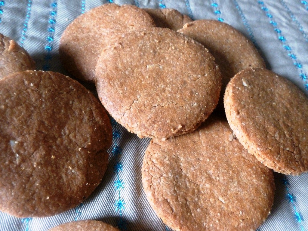 Simple Oats Wheat Flour Biscuits | Eggless Digestive Biscuits