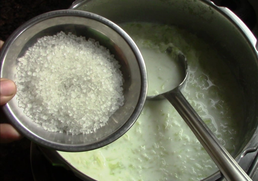 Ghia Ki Kheer With Chia Seeds / Low Fat Lauki Kheer