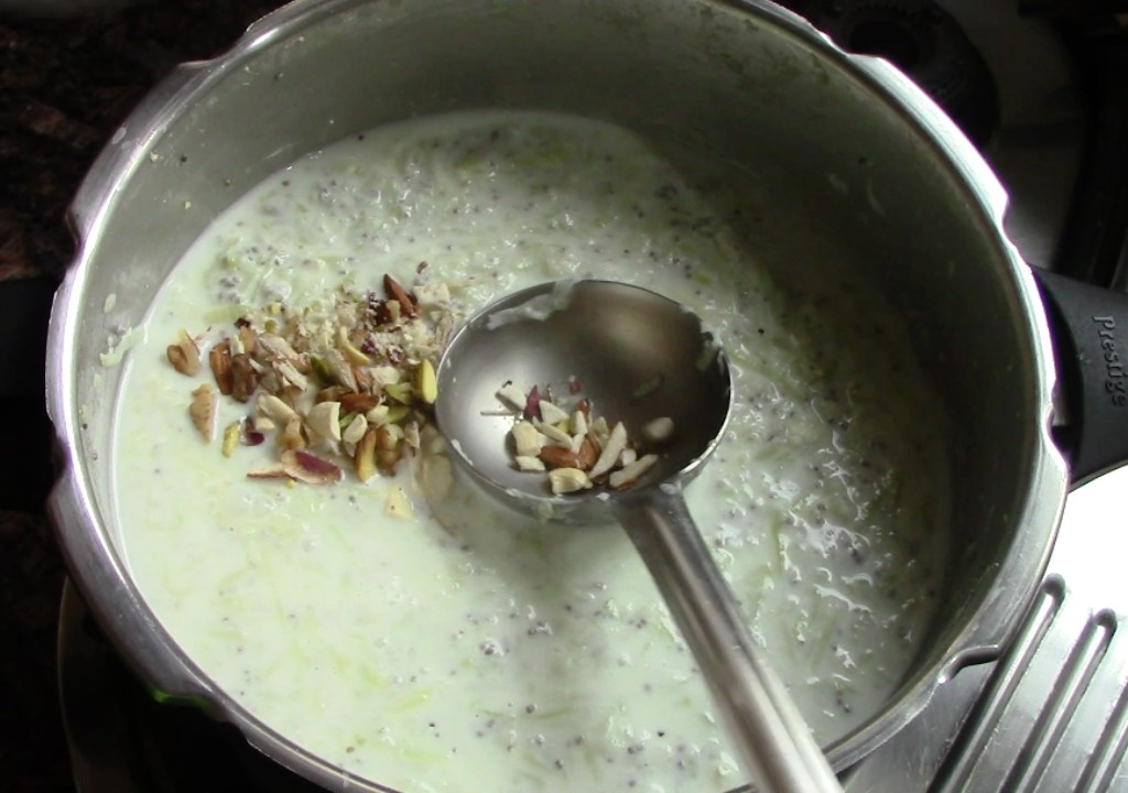 Ghia Ki Kheer With Chia Seeds / Low Fat Lauki Kheer