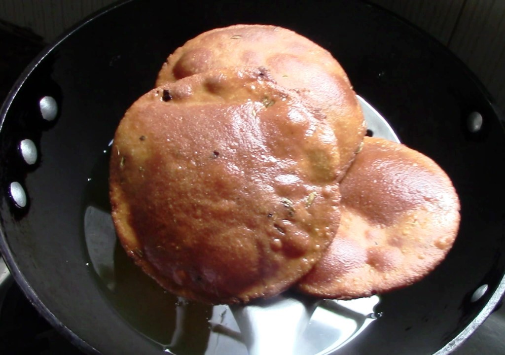 Meethi Poori Recipe/ Sweet Poori With Jaggery