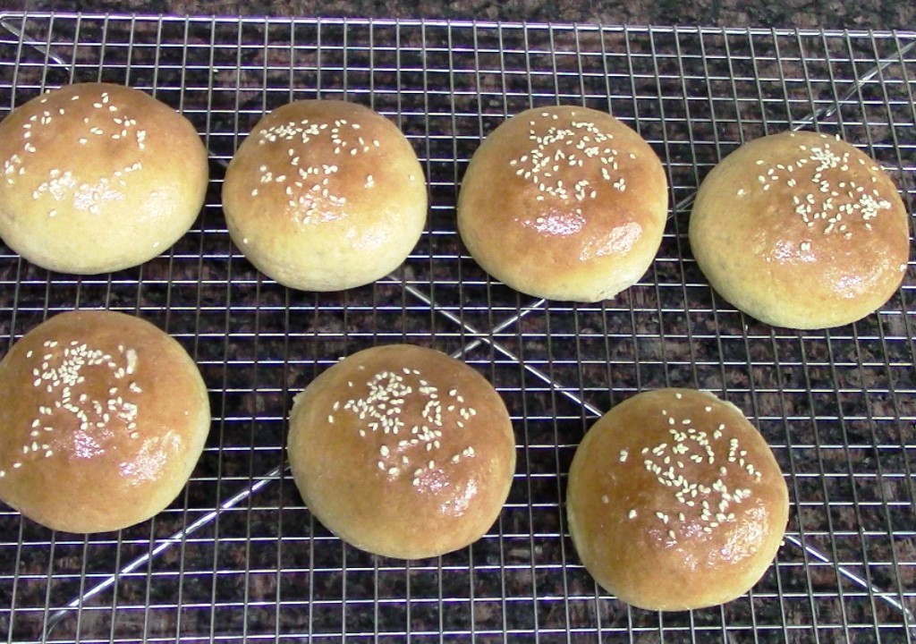 Wheat flour and semolina bun / Eggless burger bun recipe