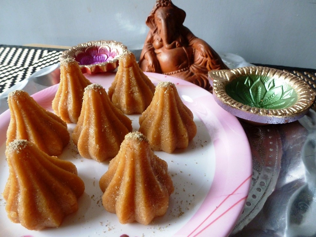 Caramel flavoured suji modak / Easy modak recipe