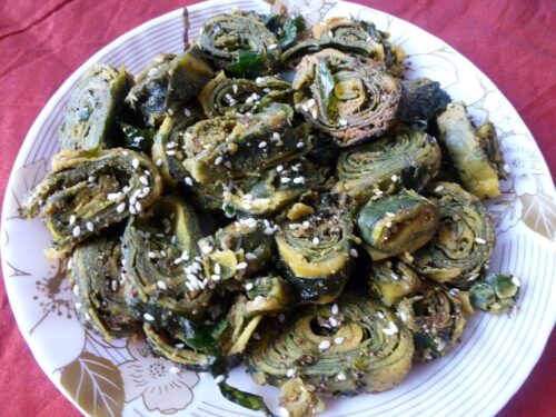 Arbi Patra Recipe (Colocasia Leaves Pakoda)