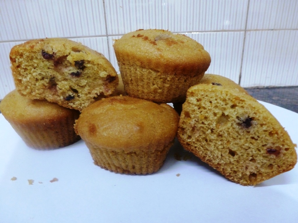 whole wheat orange cranberry muffins