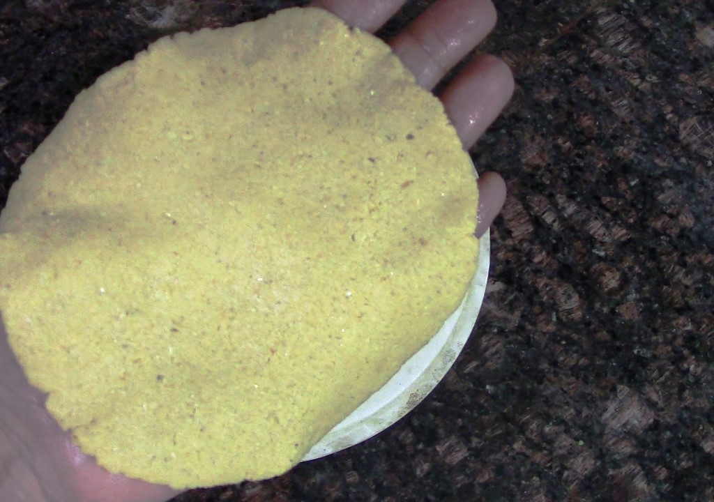 Makki ki roti / Indian maize flour chapatti