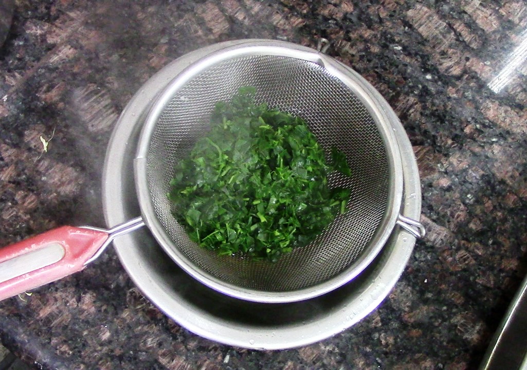 Healthy bathua raita/Curd chenopodium dip