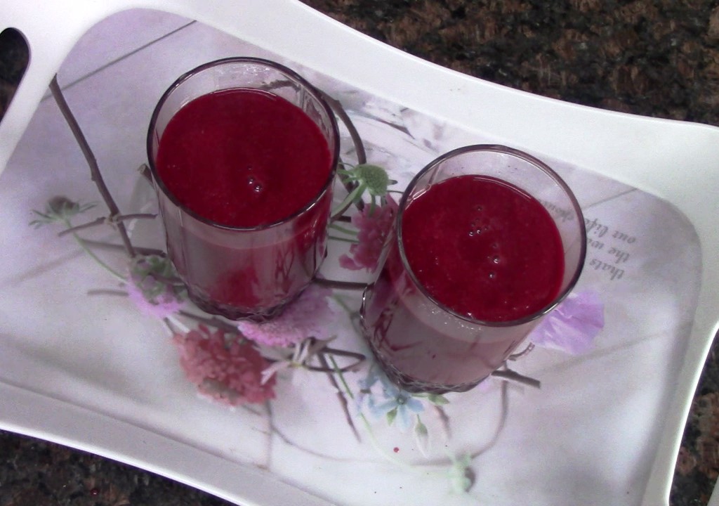 Easy Beetroot Carrot and Anar Smoothie Without Milk