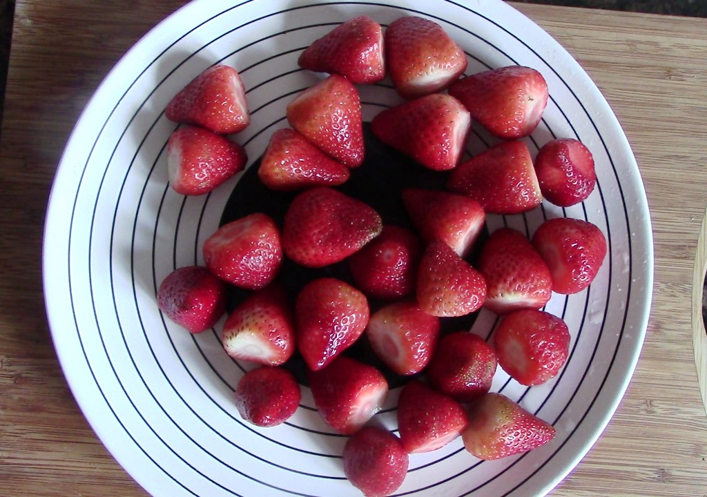 best way to freeze strawberries