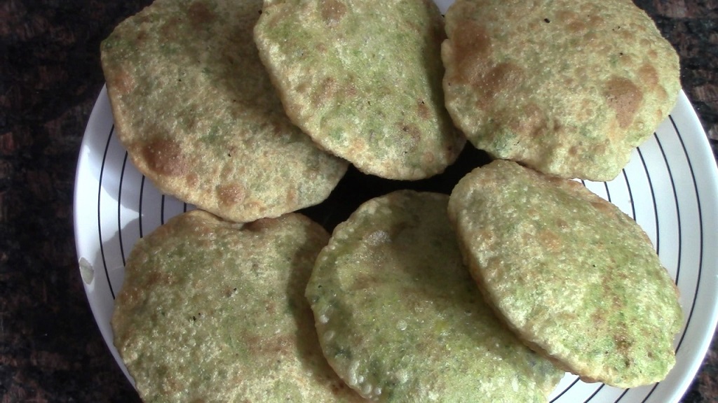 Hare Matar ki Poori