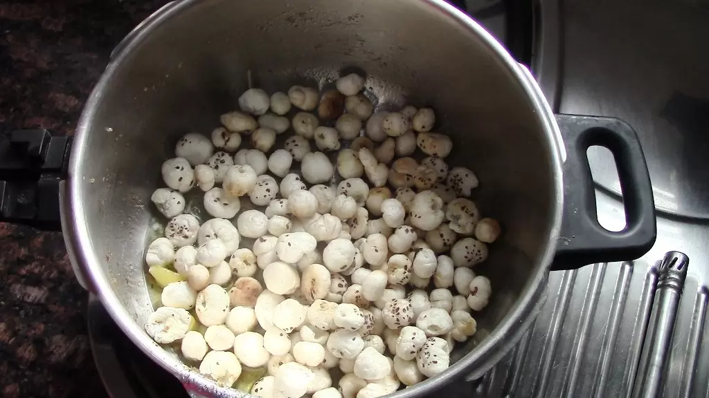 How to Make Methi Panjiri With Jaggery | मेथी रागी पंजीरी रेसिपी 13 how to make panjiri