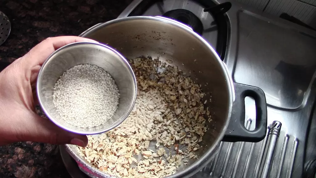 How to Make Methi Panjiri With Jaggery | मेथी रागी पंजीरी रेसिपी 17 16 Healthically Kitchen