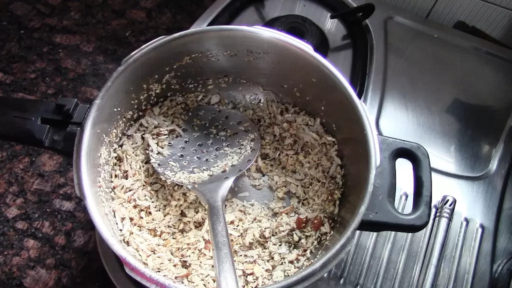 How to Make Methi Panjiri With Jaggery | मेथी रागी पंजीरी रेसिपी 19 19 Healthically Kitchen