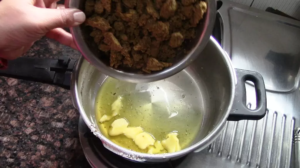 How to Make Methi Panjiri With Jaggery | मेथी रागी पंजीरी रेसिपी 21 21 Healthically Kitchen