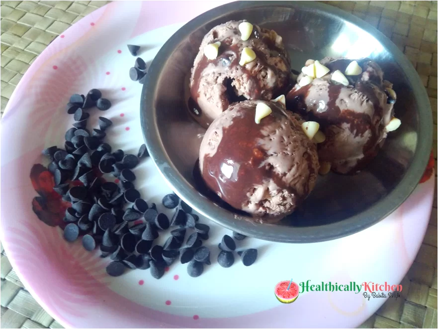 Easy Homemade Chocolate Ice Cream with Choco Chips 2 Chocolate Ice Cream with Choco Chips