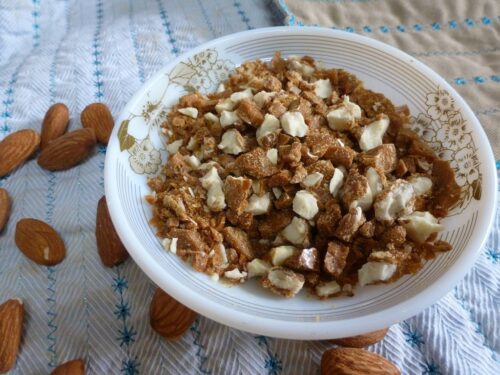 Healthy Almond Praline with Jaggery | No Sugar Crunchy Praline Recipe