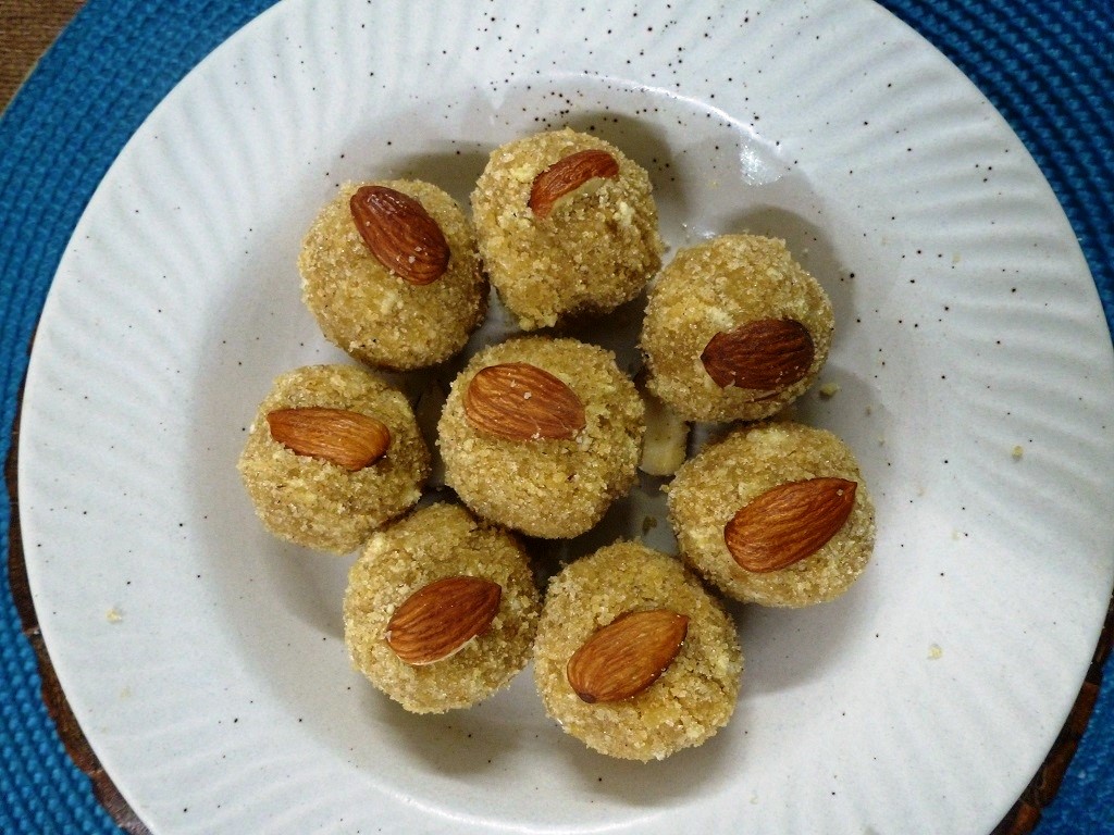 Urad Dal Pinni Recipe | Healthy Ladoo with Jaggery | No Sugar