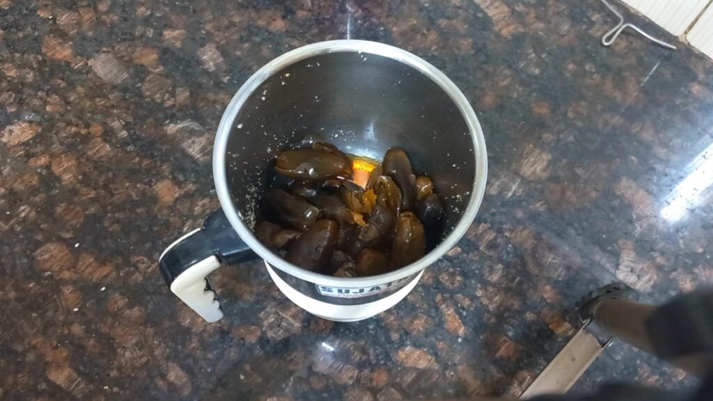 Janmashtami Special Mewa Paag Recipe – No Refined Sugar 15 grinding soaked dates Healthically Kitchen